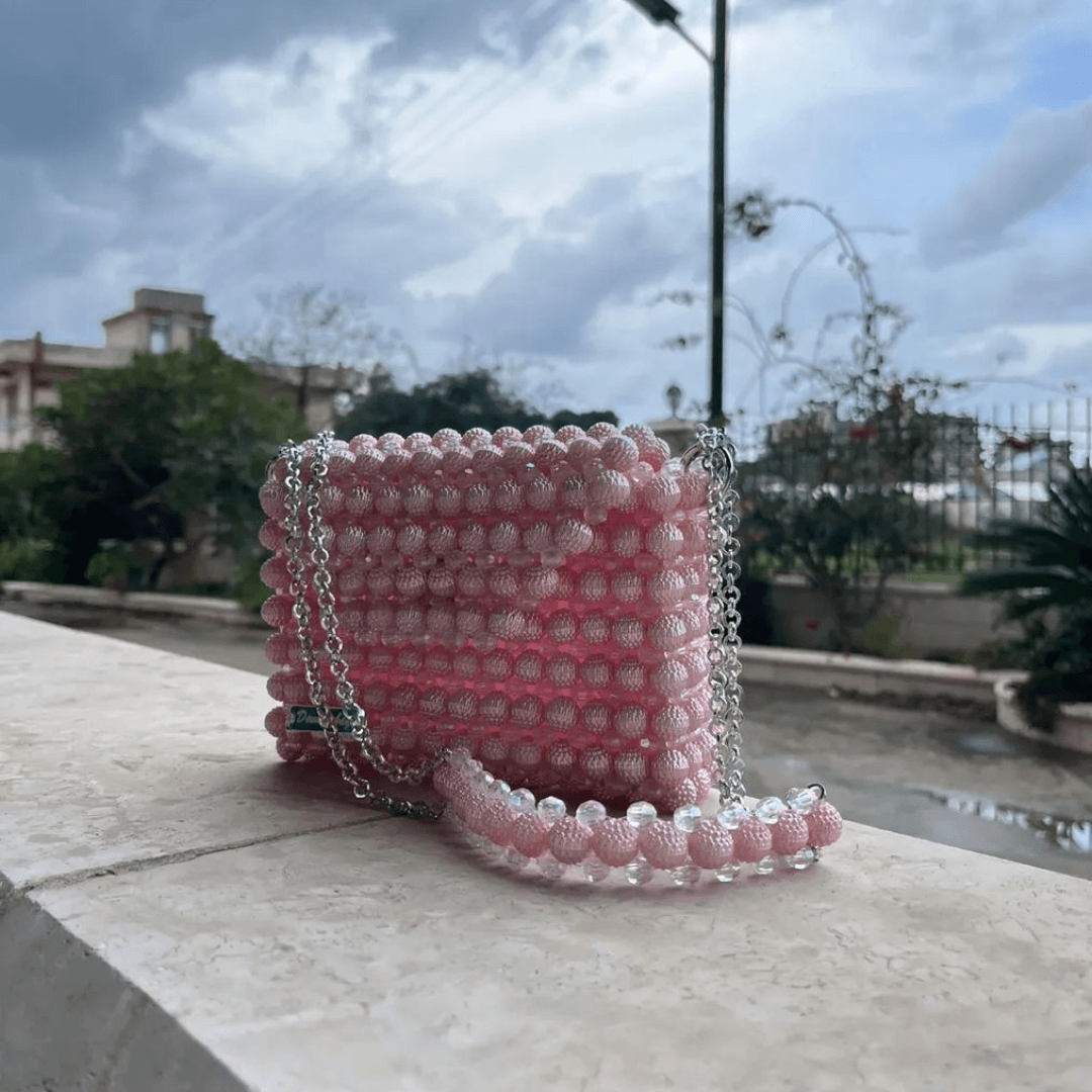 جزدان حبات التوت الزهري مع جنزير